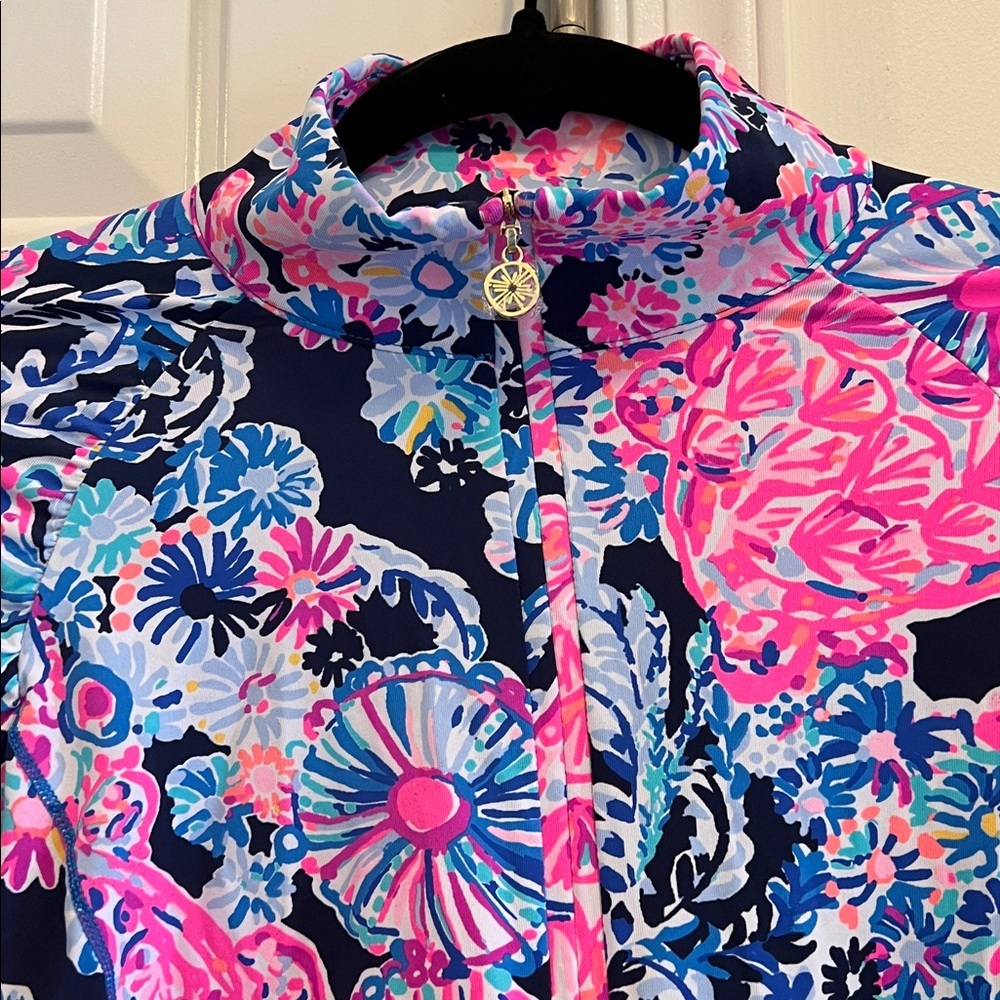 Lilly Pulitzer size M Justine crop zip top - Picture 2 of 4